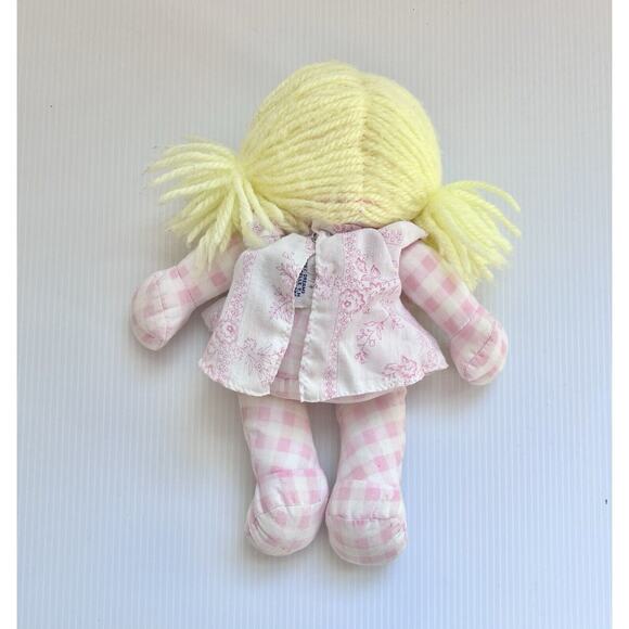 Vtg Hasbro Romper Room Softies Sweet Dreams Annabelle Pink Yarn Hair Doll 9.5” - Picture 3 of 5